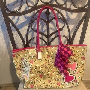 Coach Limited Edition Poppy
Heart Tote
$116 Size: 17X10.5 Coach